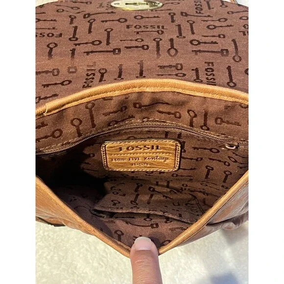 1954 FOSSIL Long Live Vintage Leather Crossbody Purse w/Key - Picture 11 of 11